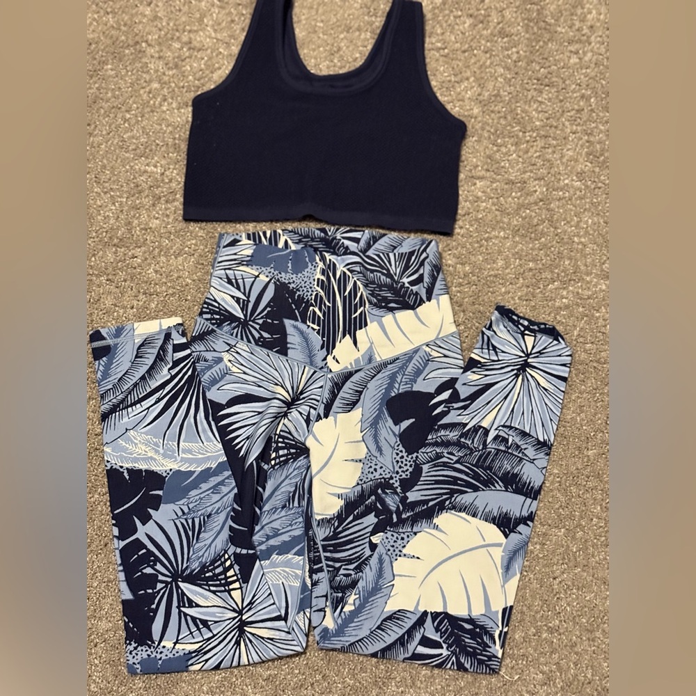 Aerie Navy and white workout set